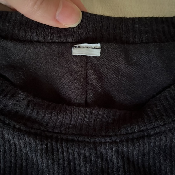 COPY - ALO Ribbed Manifest Long Sleeve (S) - Picture 3 of 4